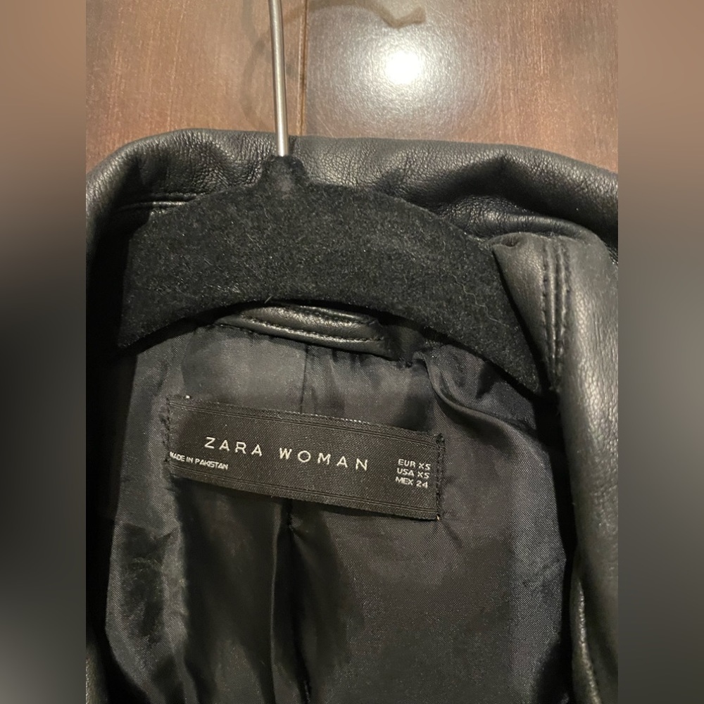 Leather jacket - Picture 2 of 3